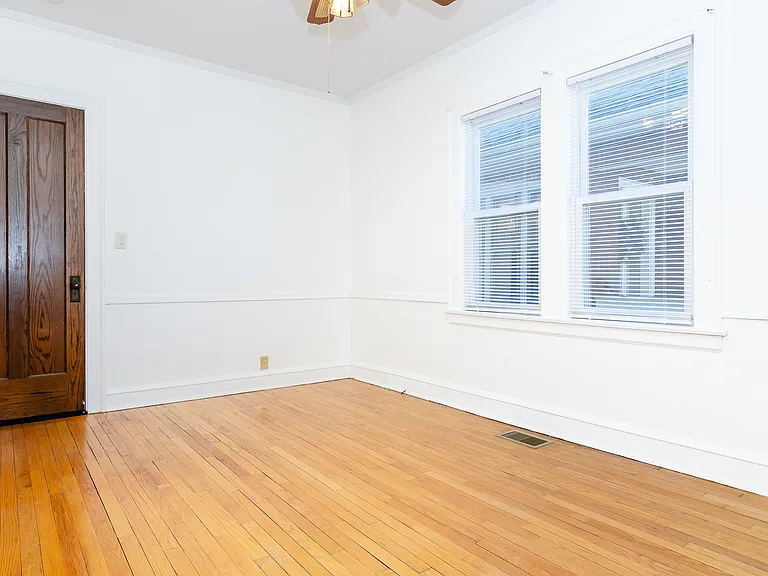 1033 Hayes Ave — Photo 11