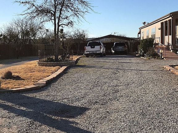 4th image of 202 County Road 596