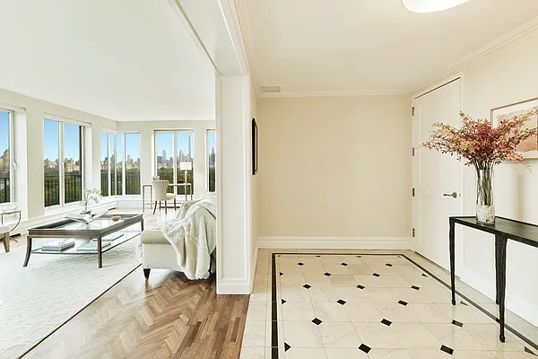 Sold by Sotheby's International Realty | media 17