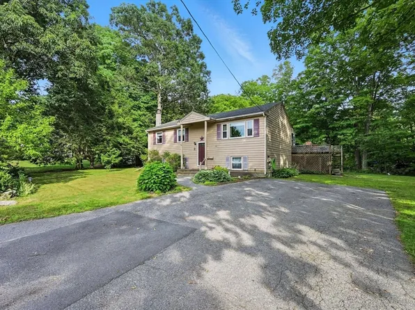32 Maple St, Medway, MA 02053