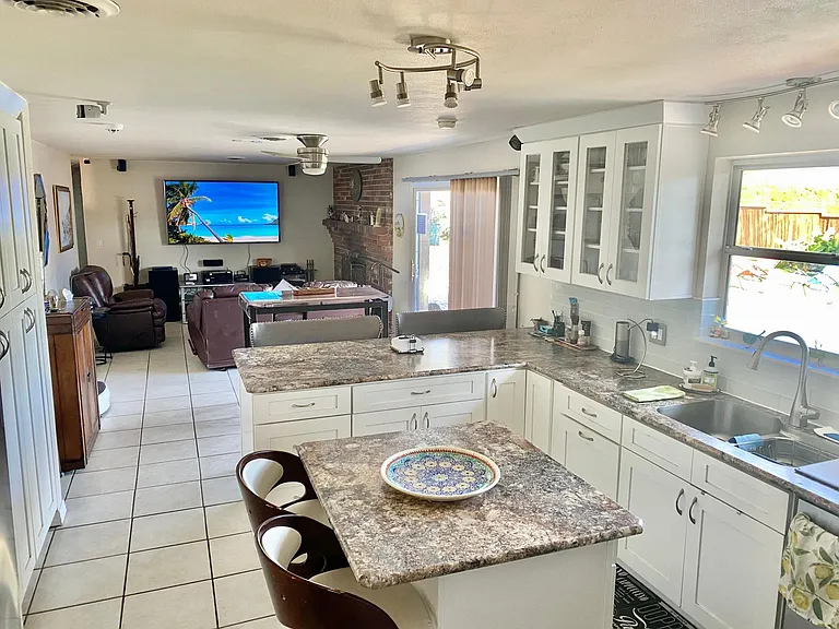 153 University Cir — Photo 12