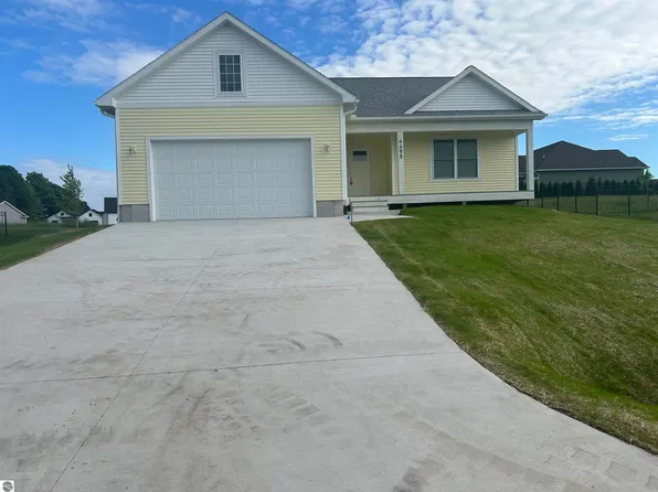 4499 Lamarche Cir, Traverse City, MI 49685