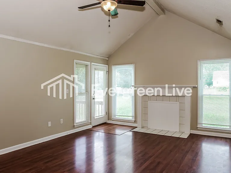 229 Cedar Creek Cir — Photo 2
