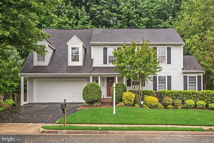 1st image of 8026 Oak Hollow Ln