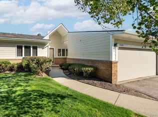 35262 Meadow Ln, Farmington, MI 48335