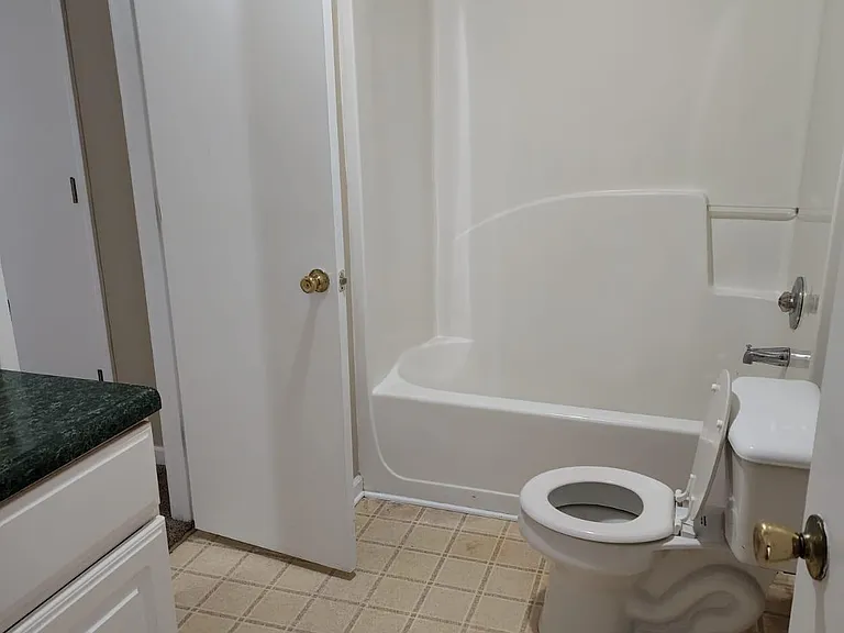 225 E Wilson St #10B — Photo 3