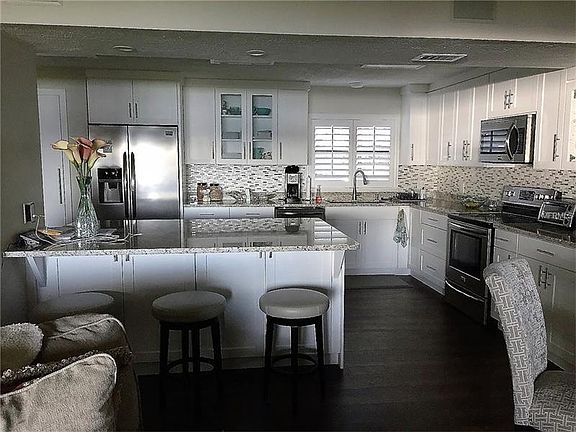 5th image of 610 Killarney Bay Ct #1
