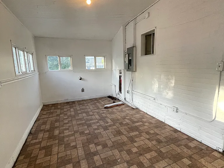 2742 Adams Ave — Photo 9