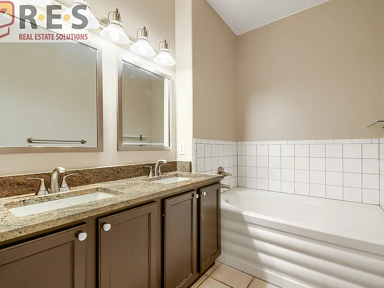 8500 E Jefferson Ave #10J — Photo 12