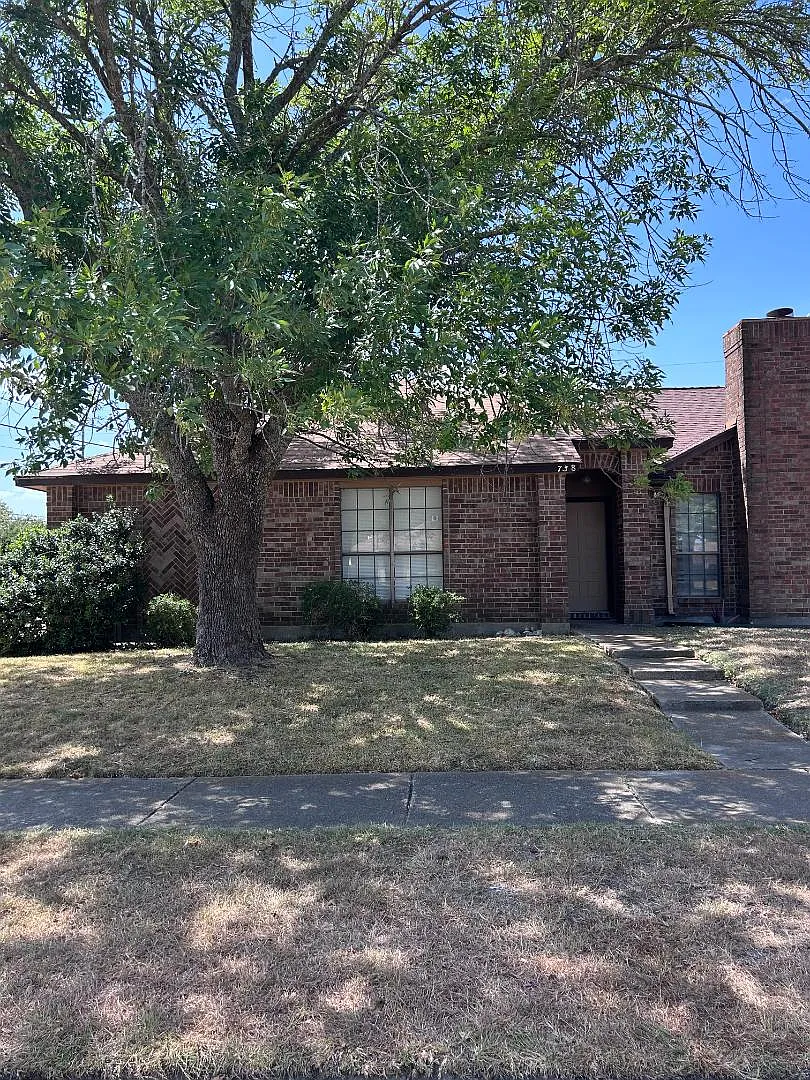738 Lemons St. — Photo 2