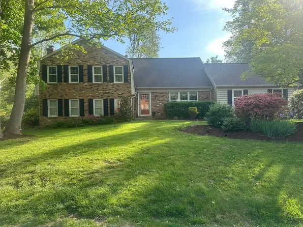 5199 Dungannon Rd, Fairfax, VA 22030