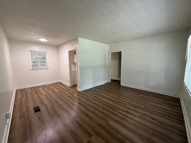 2706 Schaul St B — Photo 2