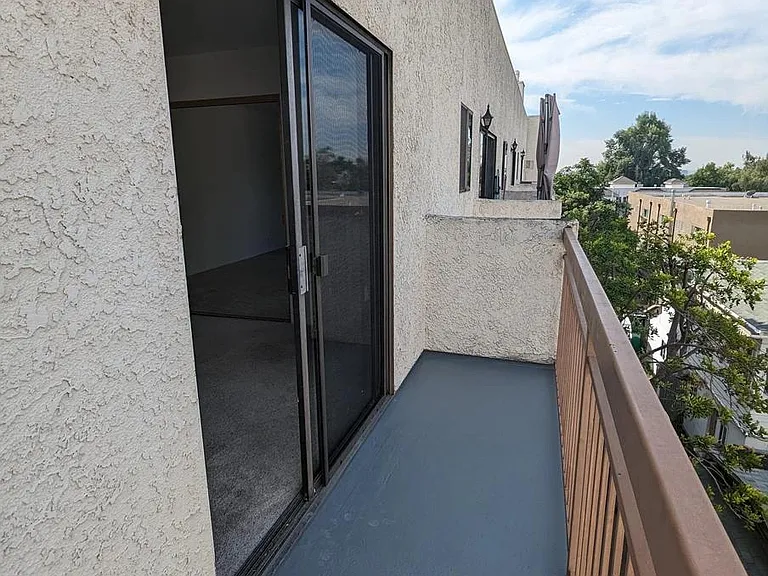 1321 N Vista St #309 — Photo 8