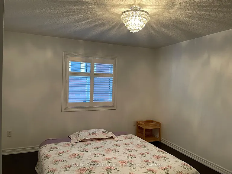2486 Wasaga Dr — Photo 16