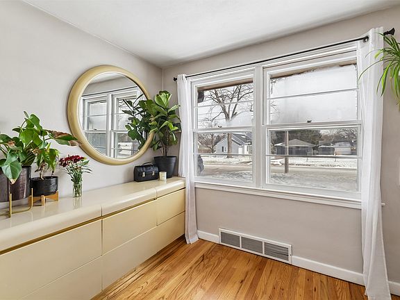 3rd image of 3324 47th St