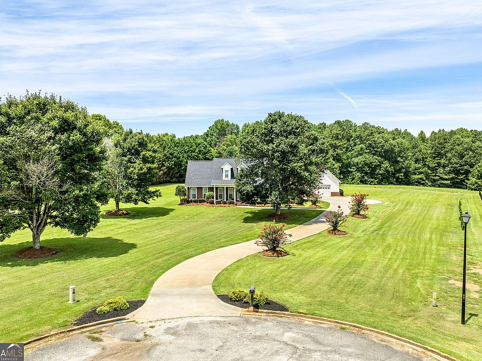1st image of 174 Oakview Way