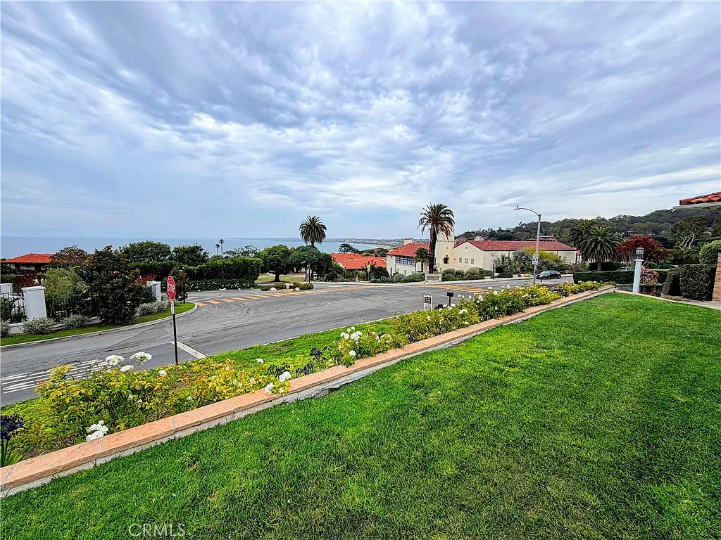 3 bed, 2108 sqft, $6,999 — Photo 2