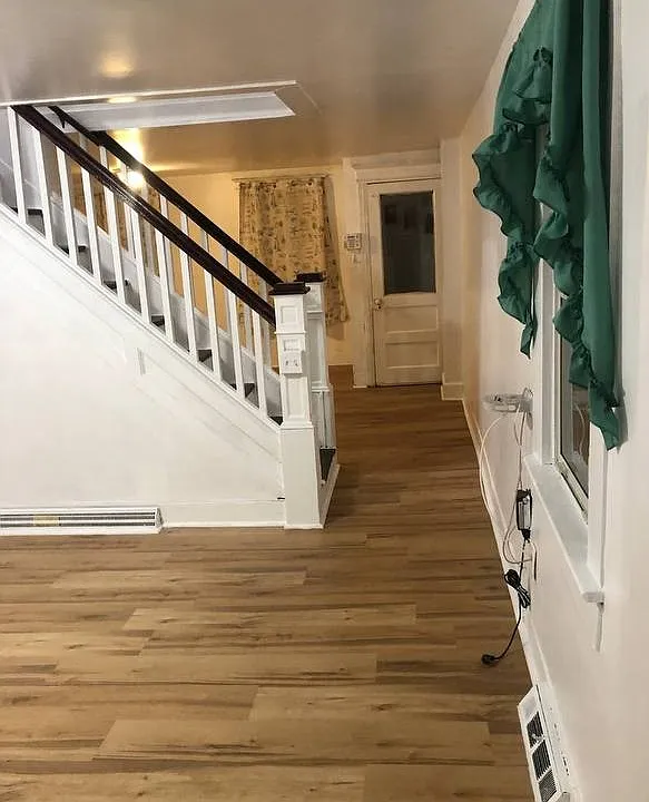 618 Centre St