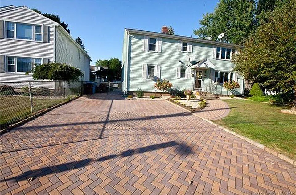 176 Thorniley St