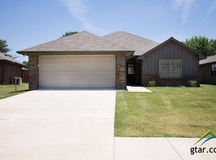 19451 King Ranch Dr, Flint, TX 75762