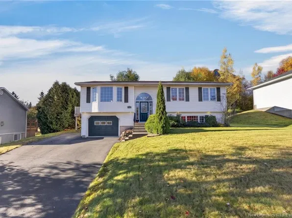 372 Kimble Dr, Fredericton, NB E3B 6Y5