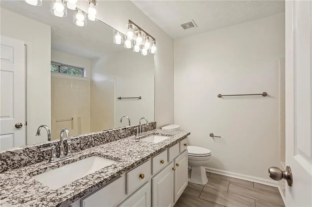 3 bed, 2.5 bath, 1540 sqft, $2,300 — Photo 4