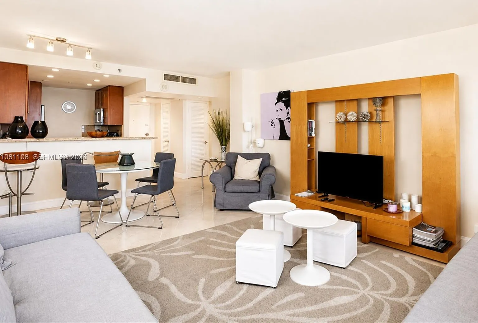 The Decoplage Condo — Photo 3