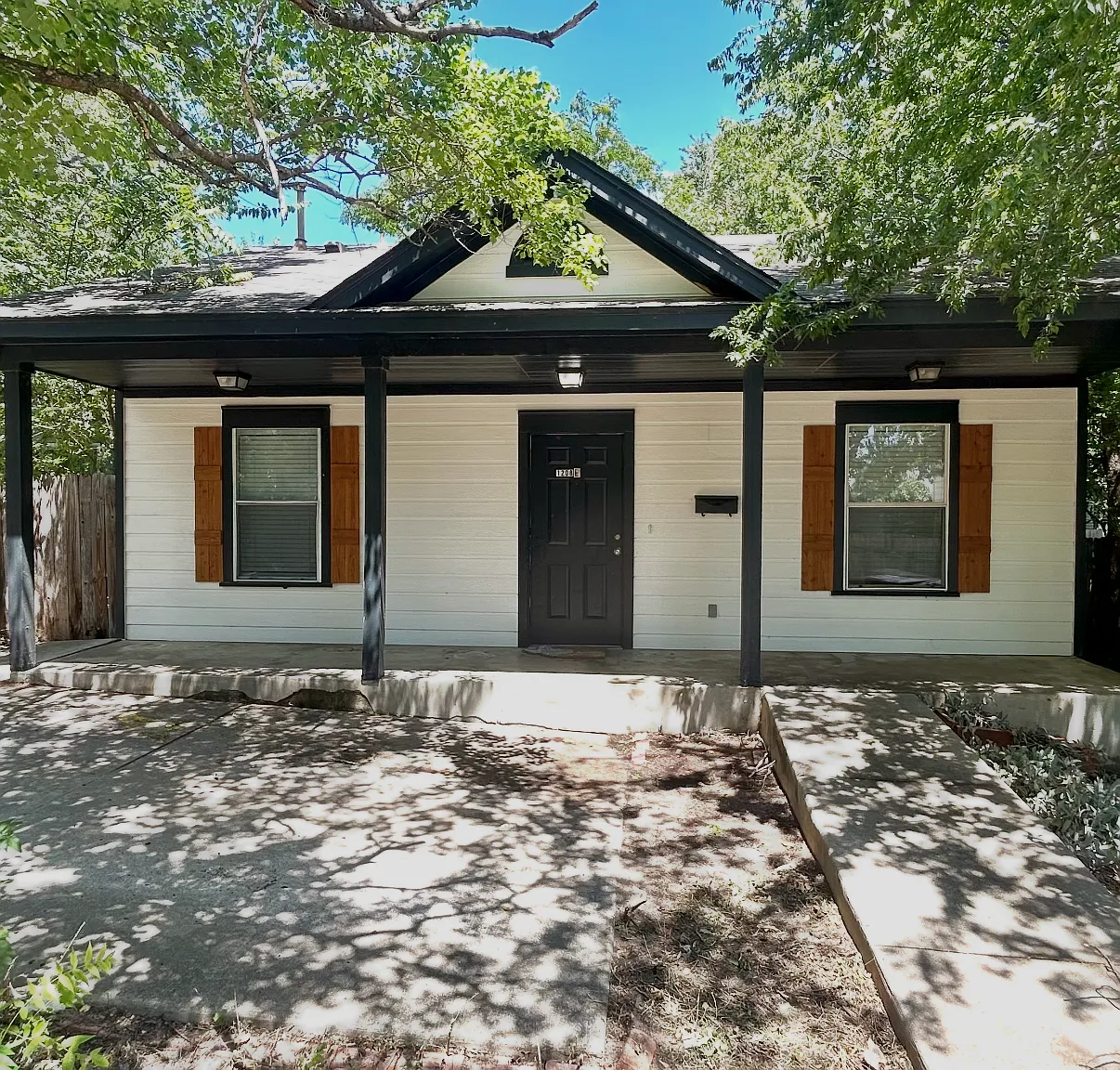 1208 Maple Ave — Photo 2