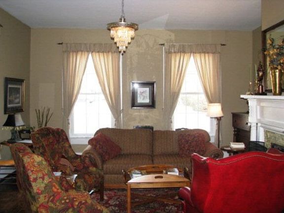 3rd image of 116 E Main St