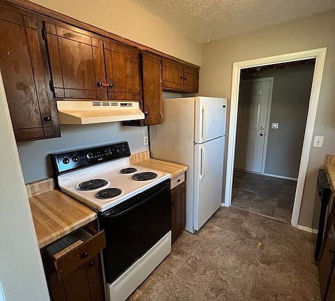 4th image of 2211 Dominion Dr