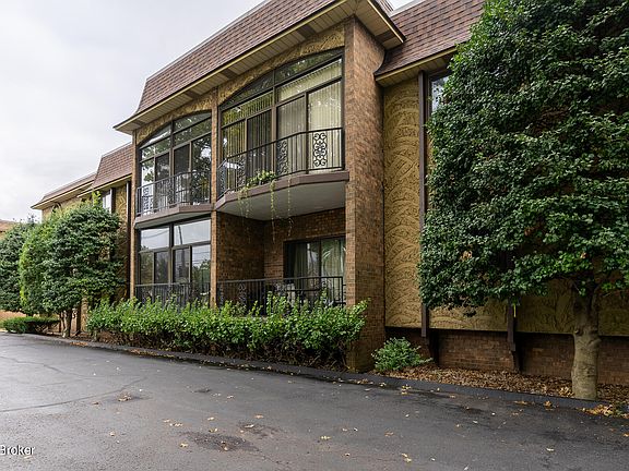 2nd image of 1600 Gardiner Ln APT 208