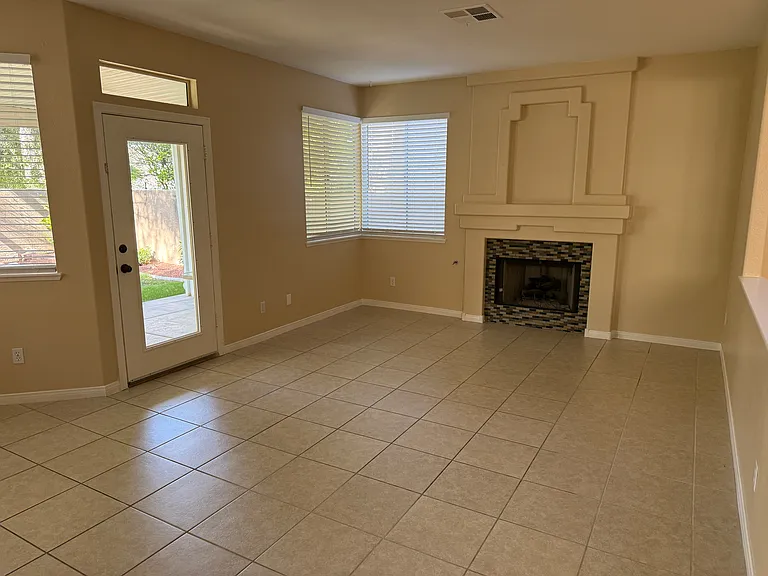 9416 Aspen Glow Dr — Photo 3