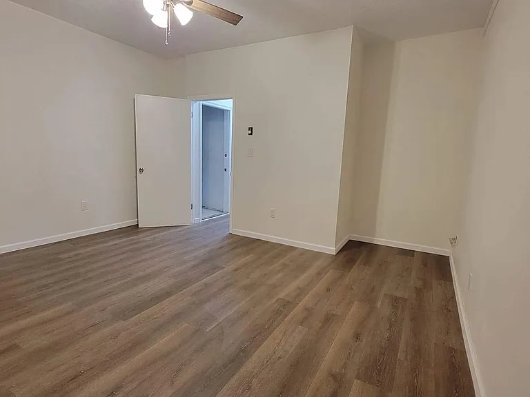 717 Main St #1 — Photo 8