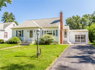 45 Longcroft Rd, Rochester, NY 14609