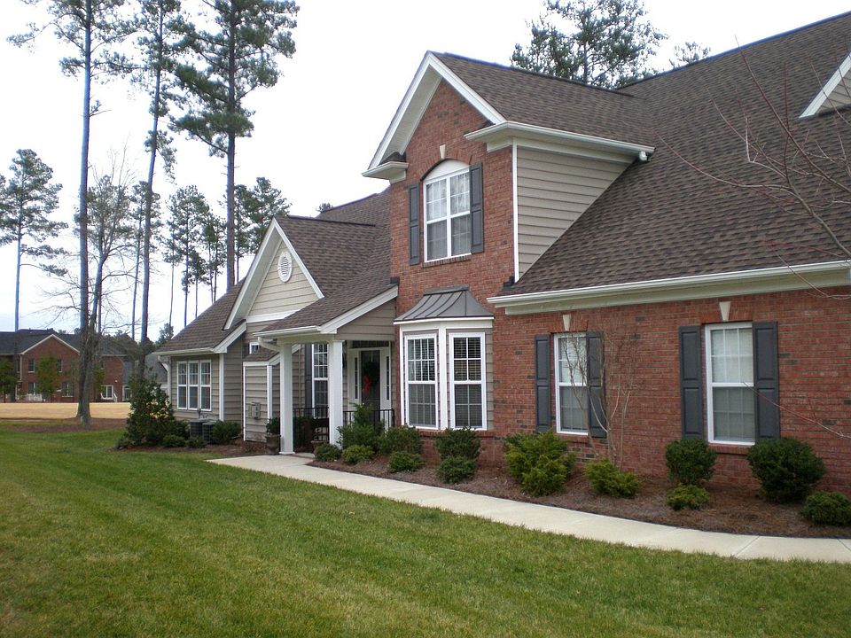 Beautiful Partial Brick, 2802 SqFt Townhome on a GOLF COURSE , CORNER lot!