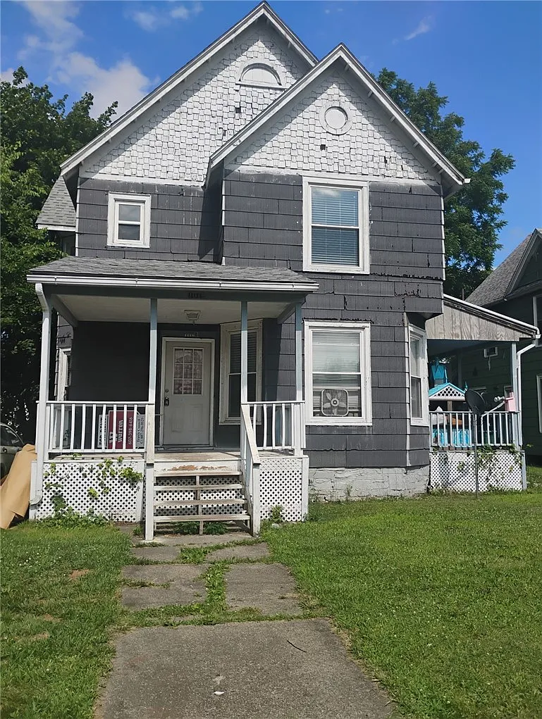 2 bed, 1.0 bath, 1988 sqft, $1,195 — Photo 1