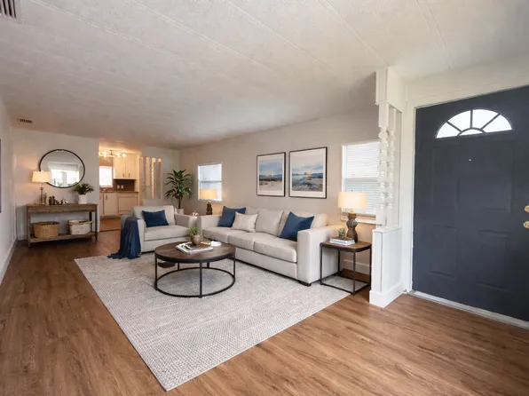 5864 Camelot Dr S #207, Sarasota, FL 34233