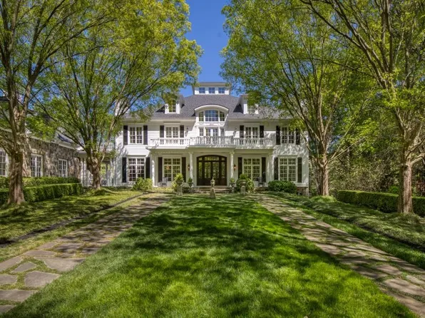 1095 Stonegate Ct, Roswell, GA 30075
