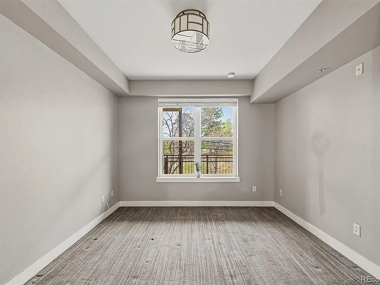 2240 N Clay St #204 — Photo 14