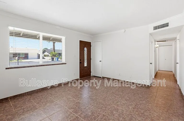 250 E Park Ave — Photo 6