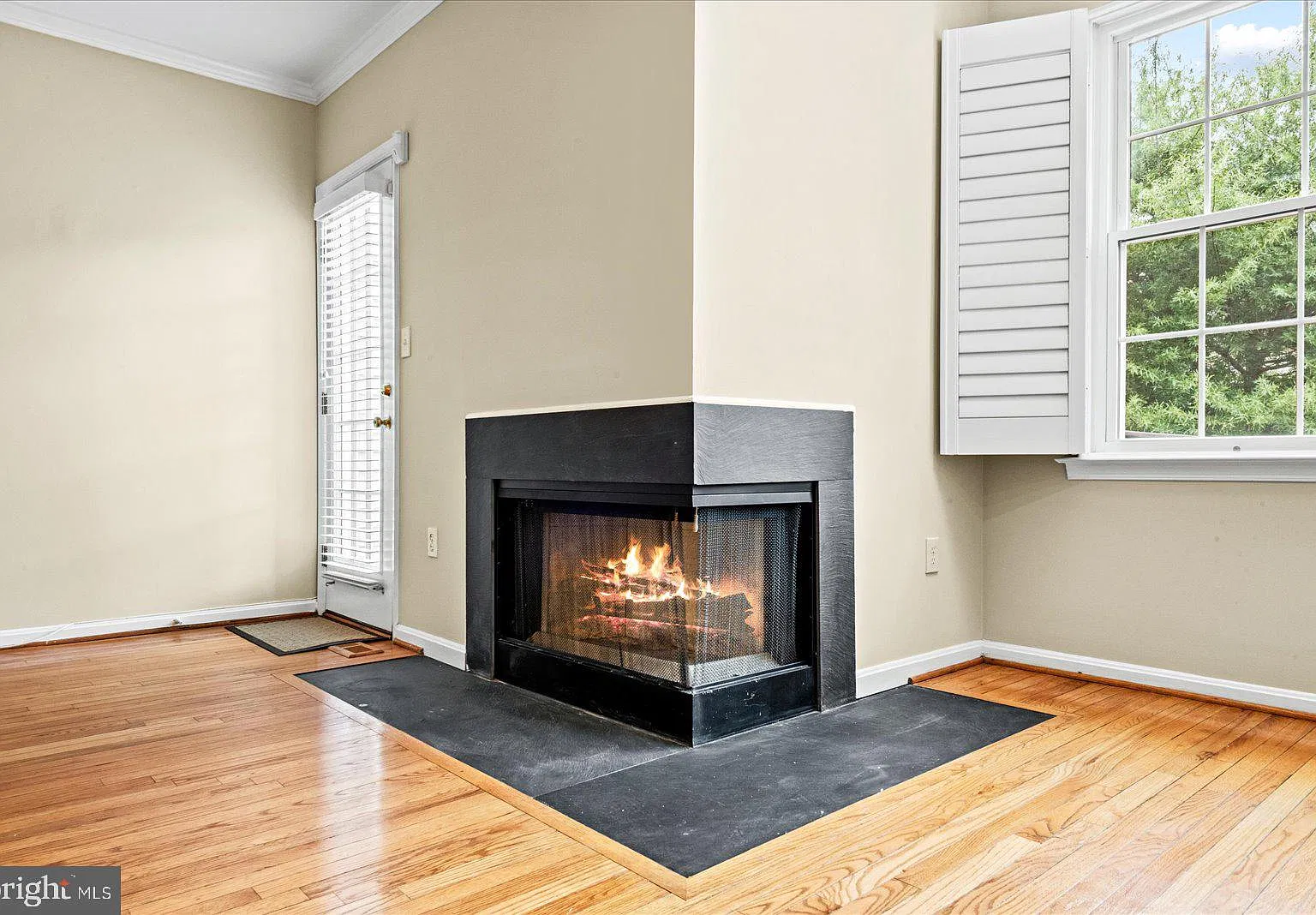 3 bed, 4.0 bath, 2070 sqft, $3,800 — Photo 1