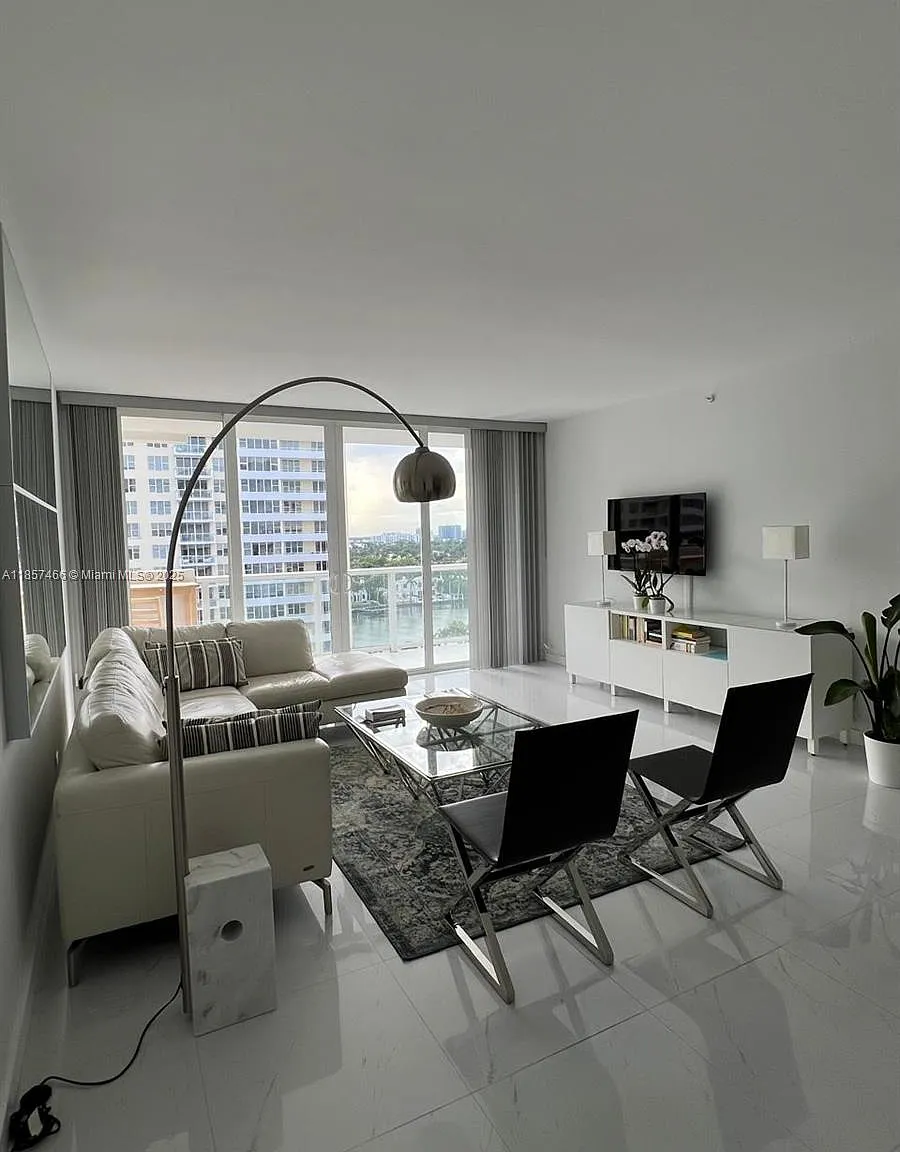 5601 Collins Ave — Photo 2