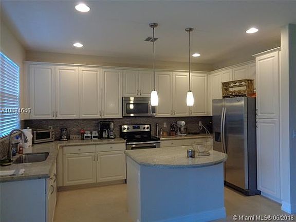 4th image of 123 Riverwalk Cir E