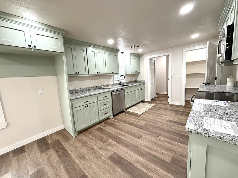 723 Roff St NE — Photo 7
