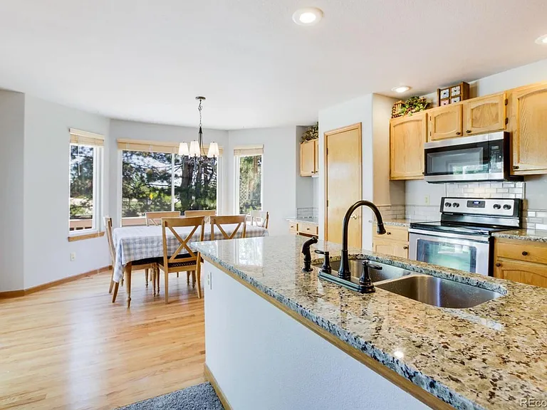 15581 Flowerhill Cir — Photo 30