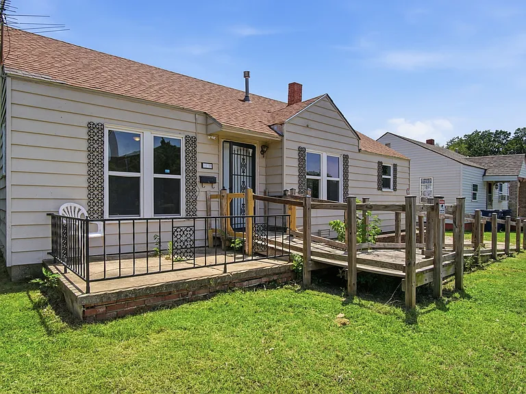1236 SW 30th St — Photo 30