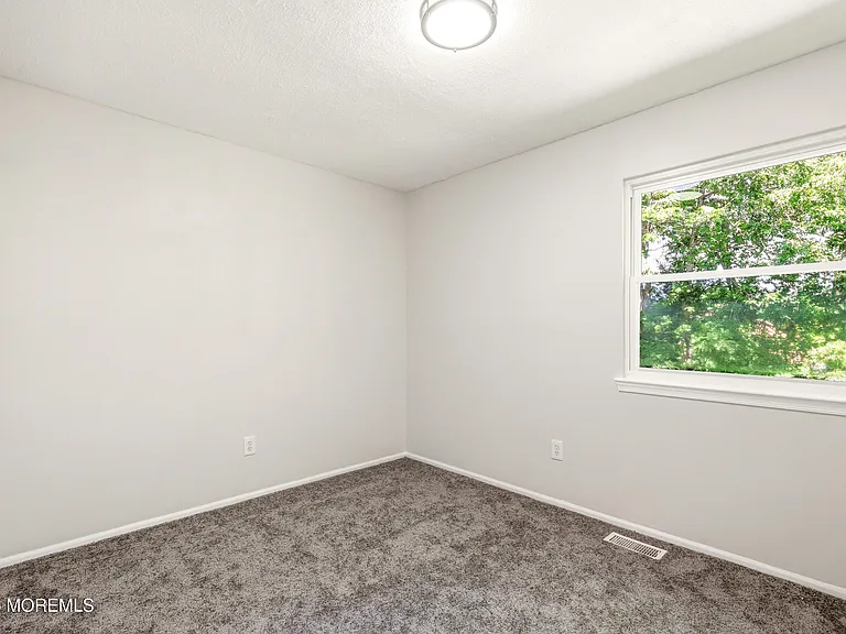 35 Mizzen Dr — Photo 13