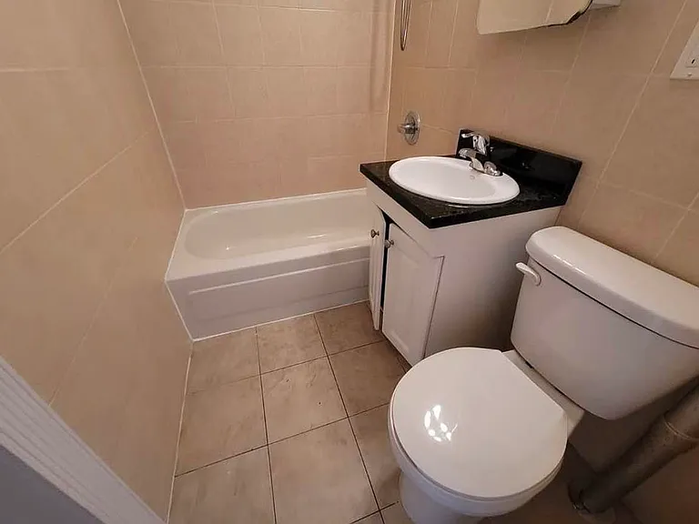 241 E 58th St #4V — Photo 8