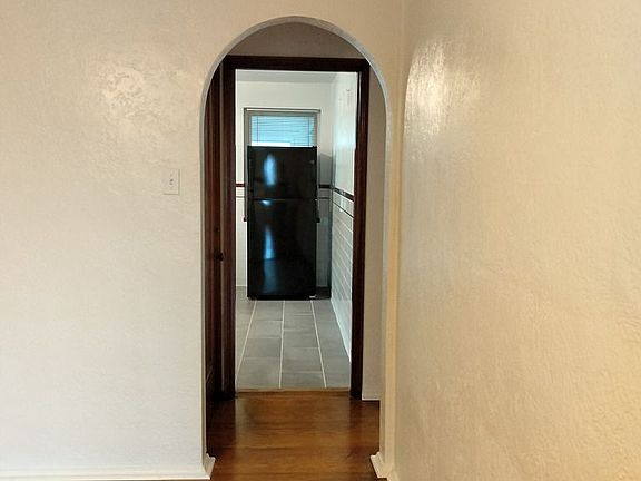 5th image of 706 Bellavilla Dr