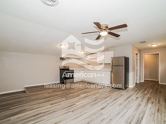 1112644_003_wm_-_living_room_13476139.jpg